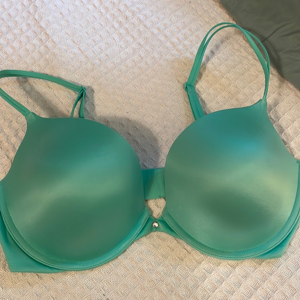 Victoria’s Secret 34DD bra in teal! Push up bra!
